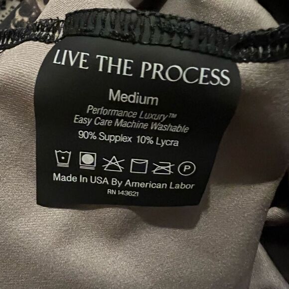 Live The Process Leopard Cropped Leggings Size Medium - Picture 5 of 5